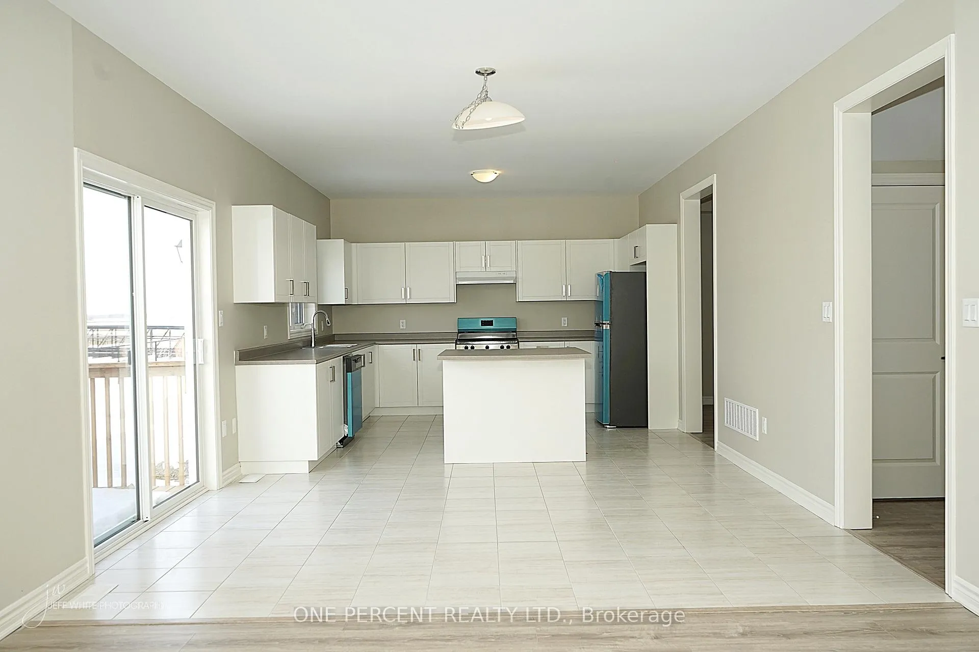 Photo 5 of 262 Springfiled Crescent, Clearview, Rural Clearview — HOMEH
