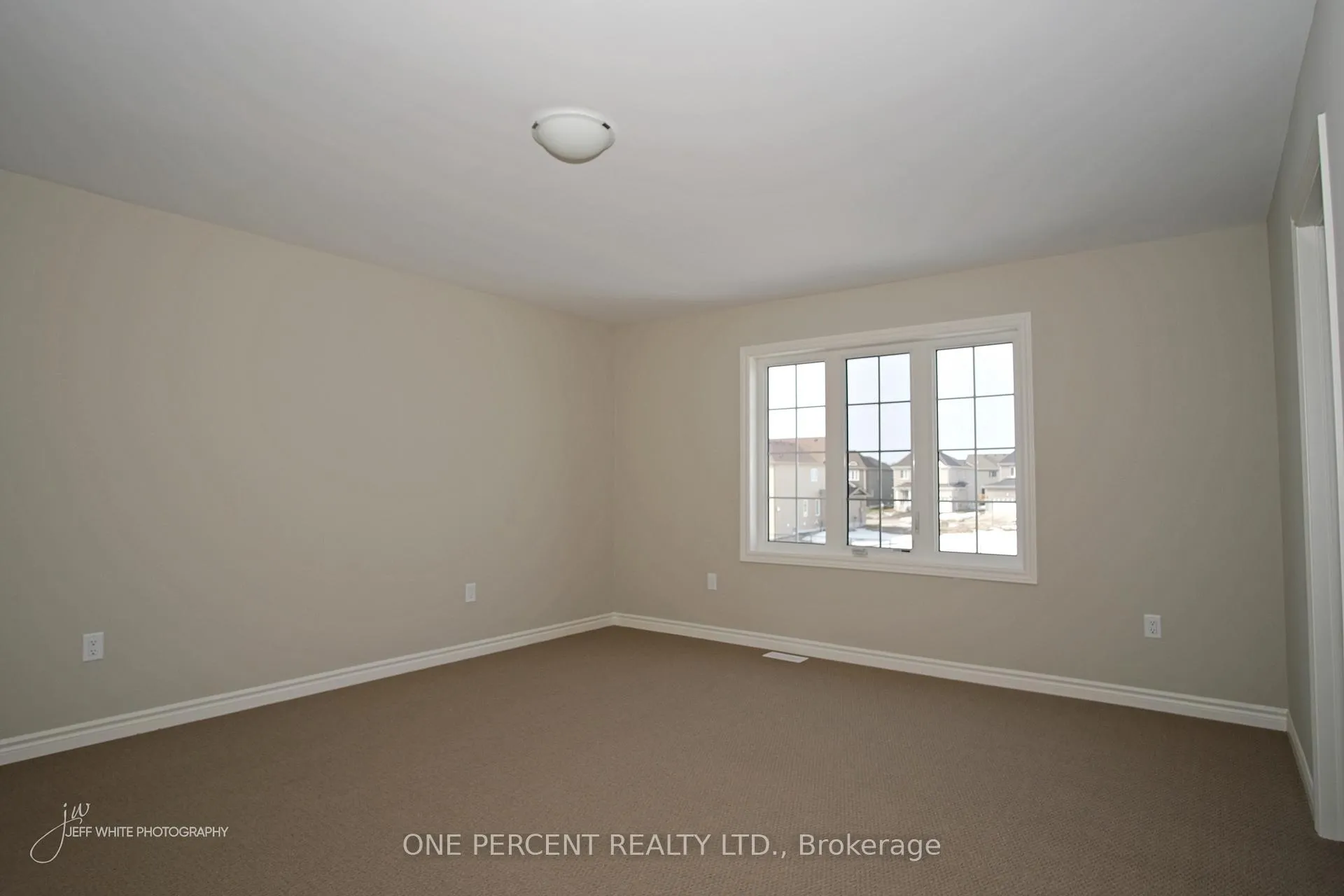 Photo 8 of 262 Springfiled Crescent, Clearview, Rural Clearview — HOMEH