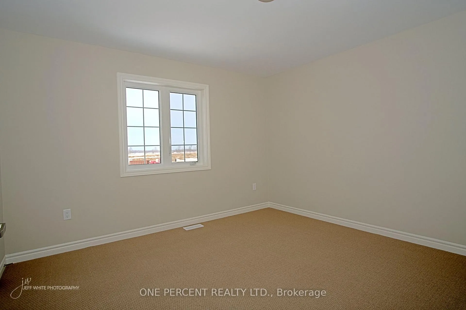 Photo 9 of 262 Springfiled Crescent, Clearview, Rural Clearview — HOMEH