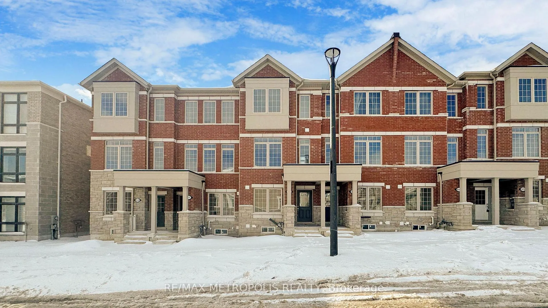 Photo 1 of 935 Crowsnest Hollow, Pickering, Rural Pickering — HOMEH