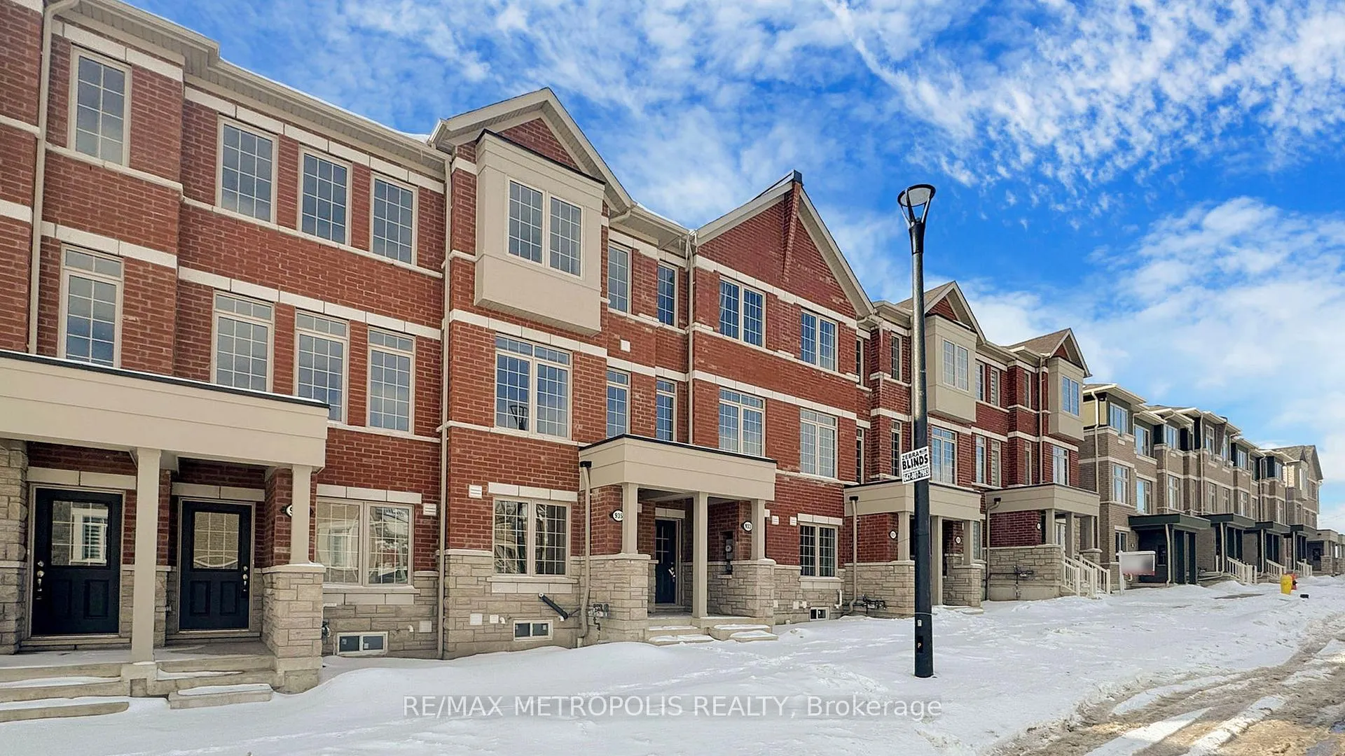 Photo 2 of 935 Crowsnest Hollow, Pickering, Rural Pickering — HOMEH