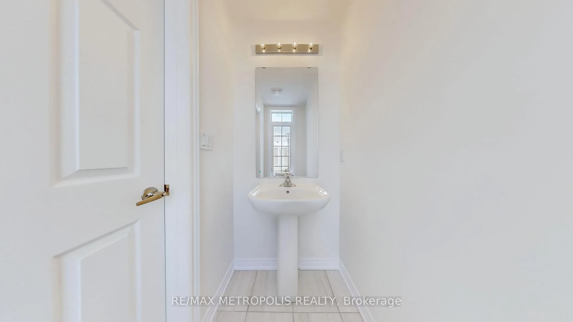 Photo 18 of 935 Crowsnest Hollow, Pickering, Rural Pickering — HOMEH