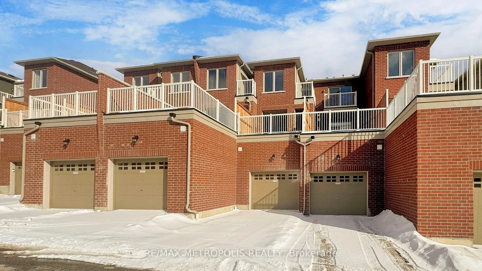 Photo 35 of 935 Crowsnest Hollow, Pickering, Rural Pickering — HOMEH