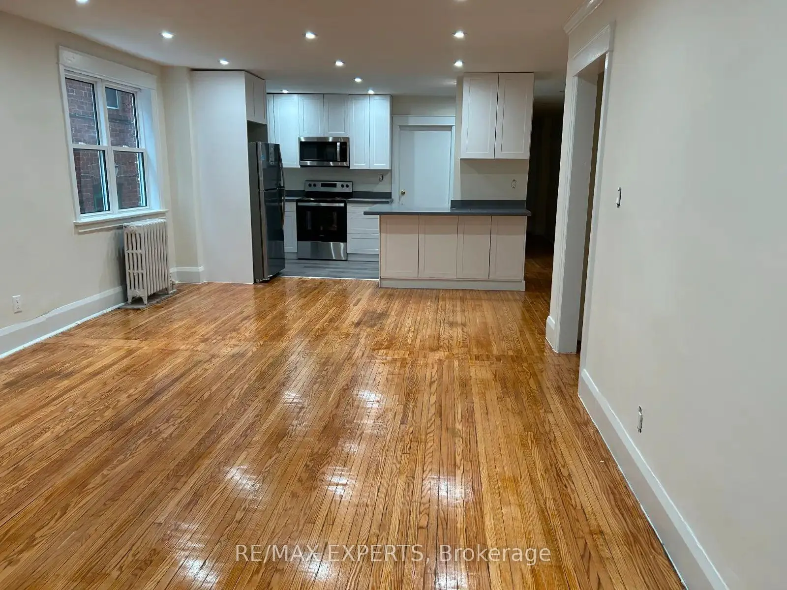 Photo 2 of Unit 2, 52 Scarboro Beach Boulevard, Toronto, The Beaches — HOMEH