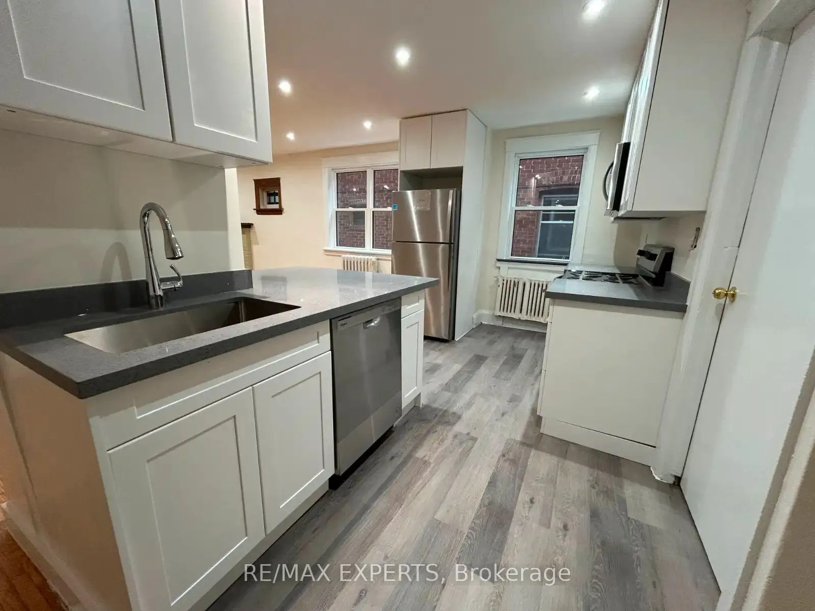 Photo 4 of Unit 2, 52 Scarboro Beach Boulevard, Toronto, The Beaches — HOMEH