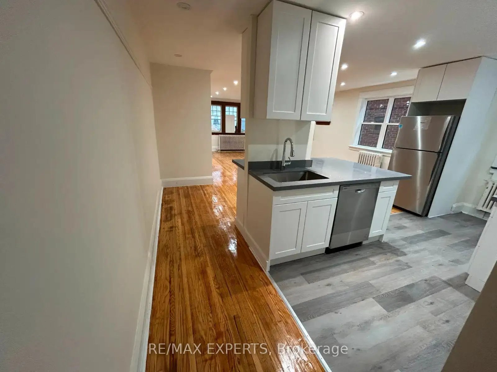 Photo 5 of Unit 2, 52 Scarboro Beach Boulevard, Toronto, The Beaches — HOMEH