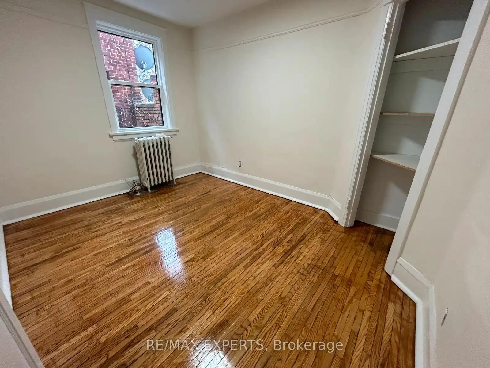 Photo 6 of Unit 2, 52 Scarboro Beach Boulevard, Toronto, The Beaches — HOMEH