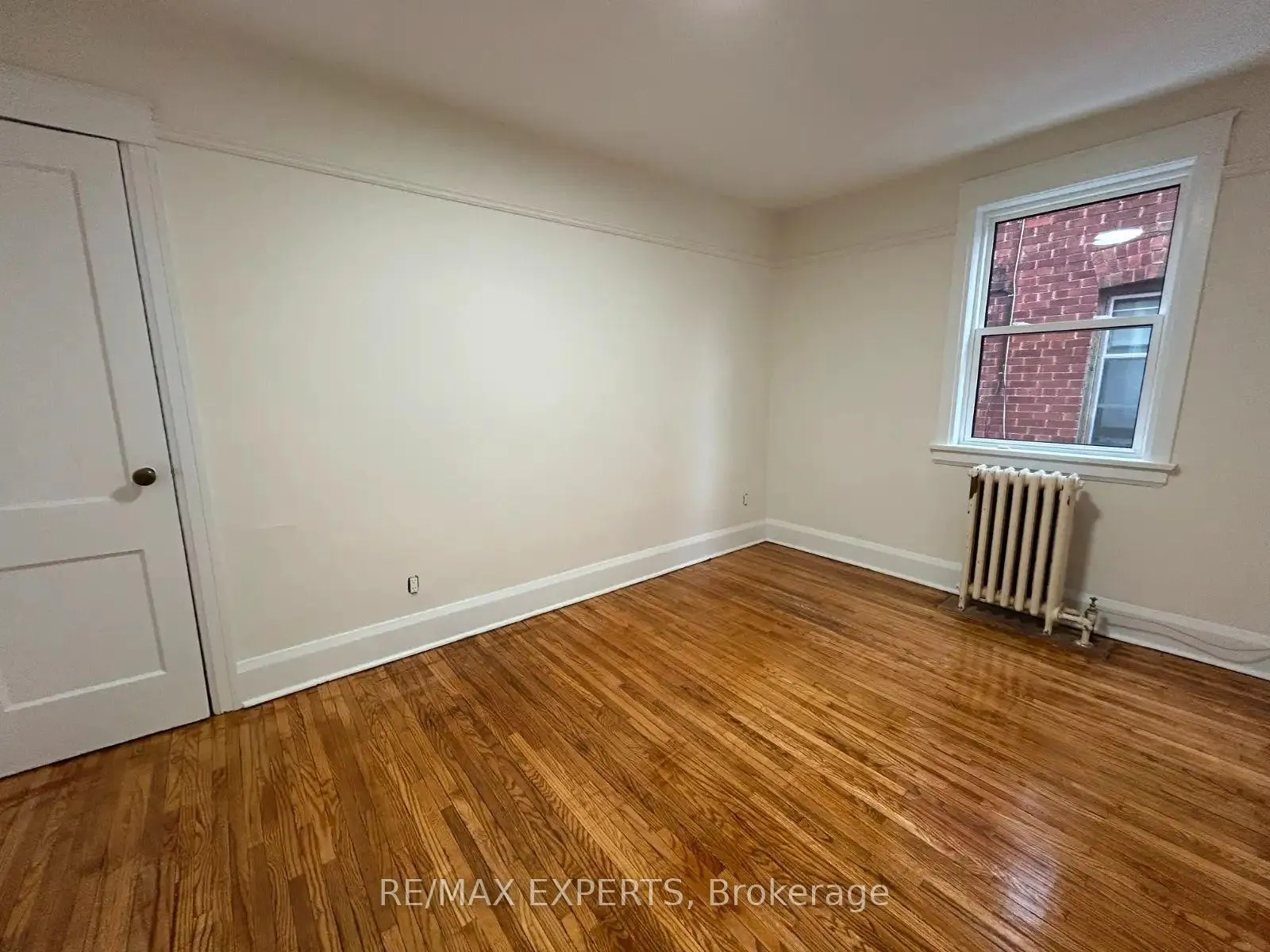 Photo 7 of Unit 2, 52 Scarboro Beach Boulevard, Toronto, The Beaches — HOMEH