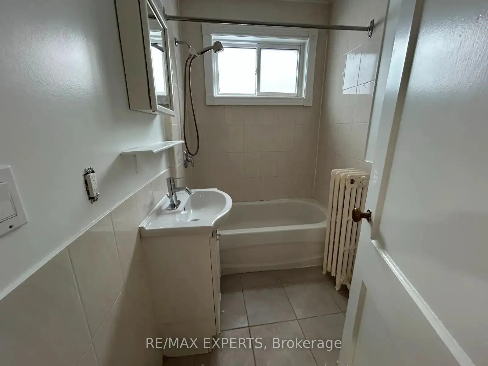 Photo 8 of Unit 2, 52 Scarboro Beach Boulevard, Toronto, The Beaches — HOMEH