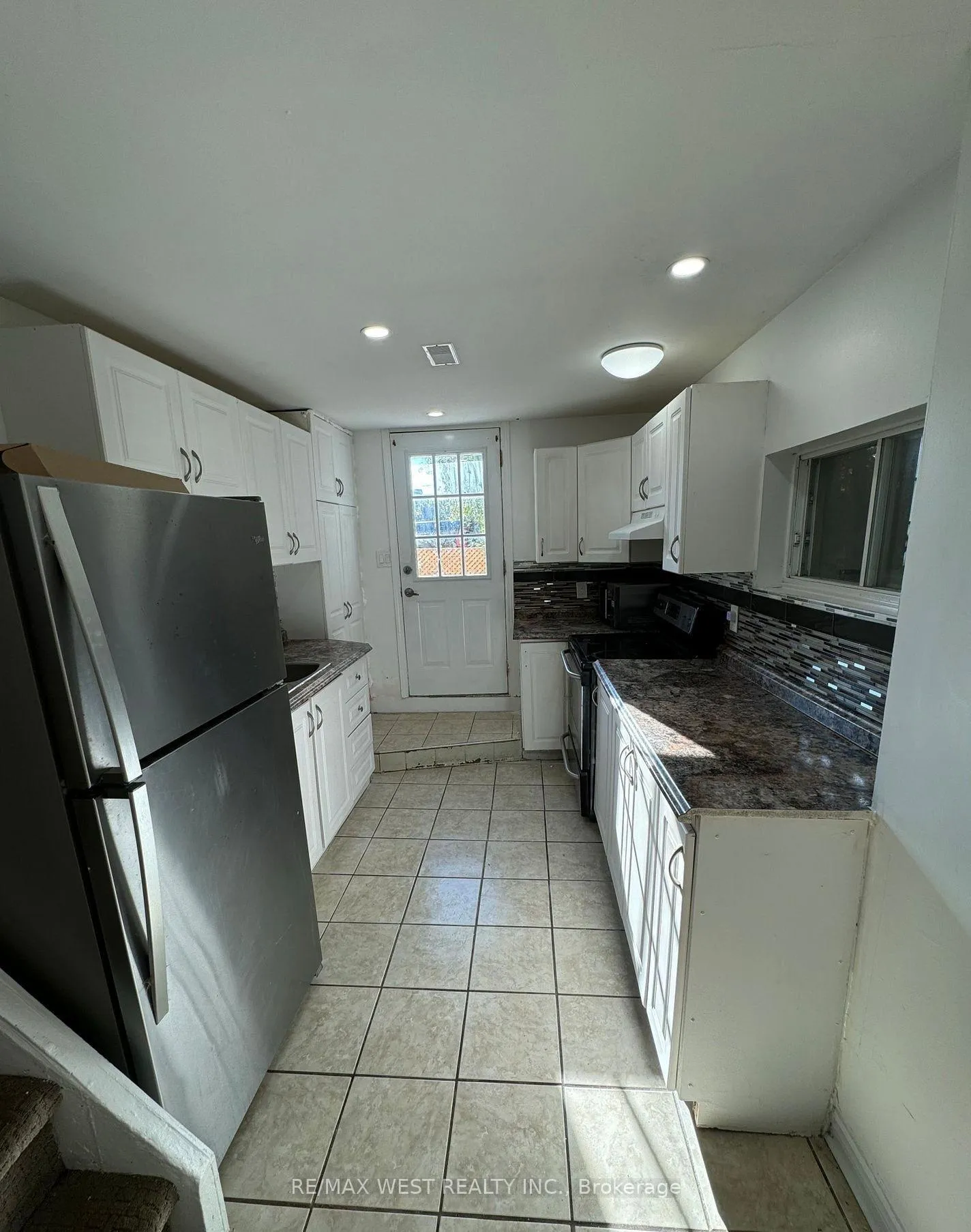 Photo 4 of 645 Townline Road N, Clarington, Rural Clarington — HOMEH