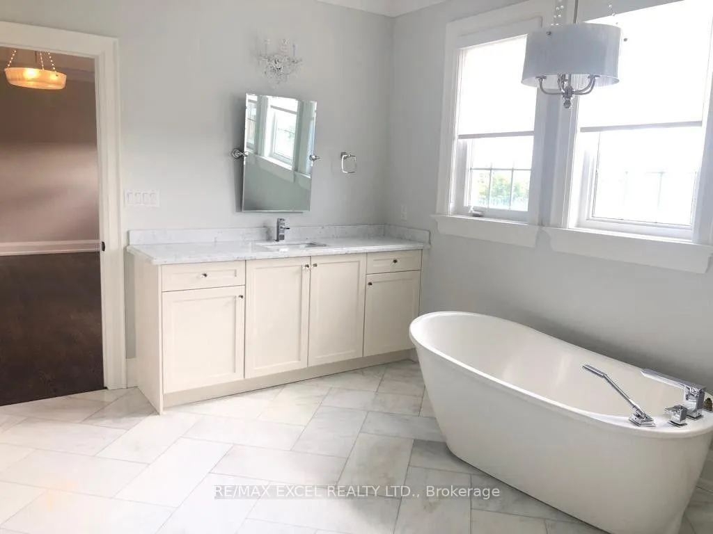 Photo 8 of 47 William Bartlett Drive, Markham, Berczy — HOMEH