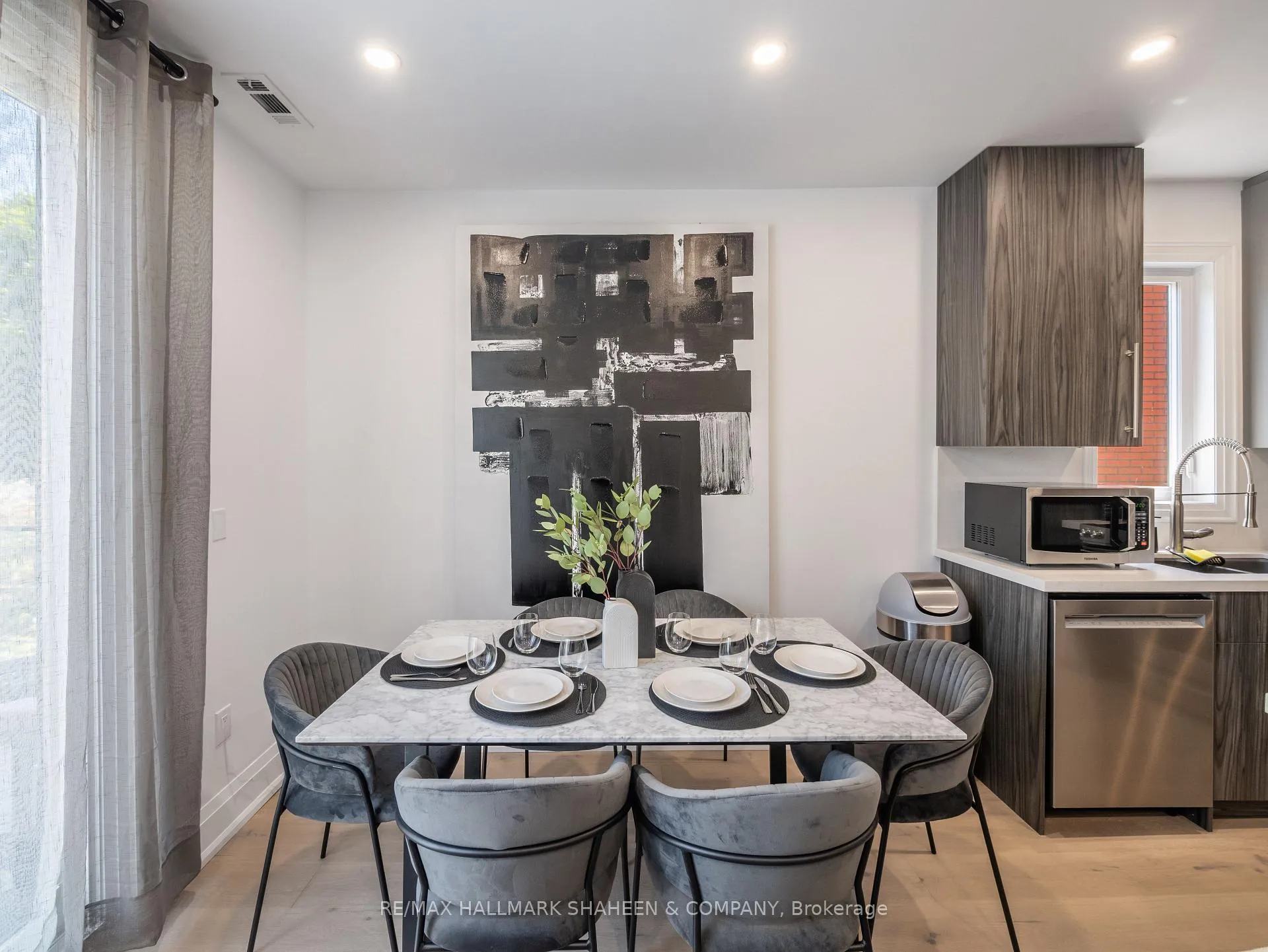Photo 9 of Unit A, 357 Euclid Avenue, Toronto, Trinity-Bellwoods — HOMEH