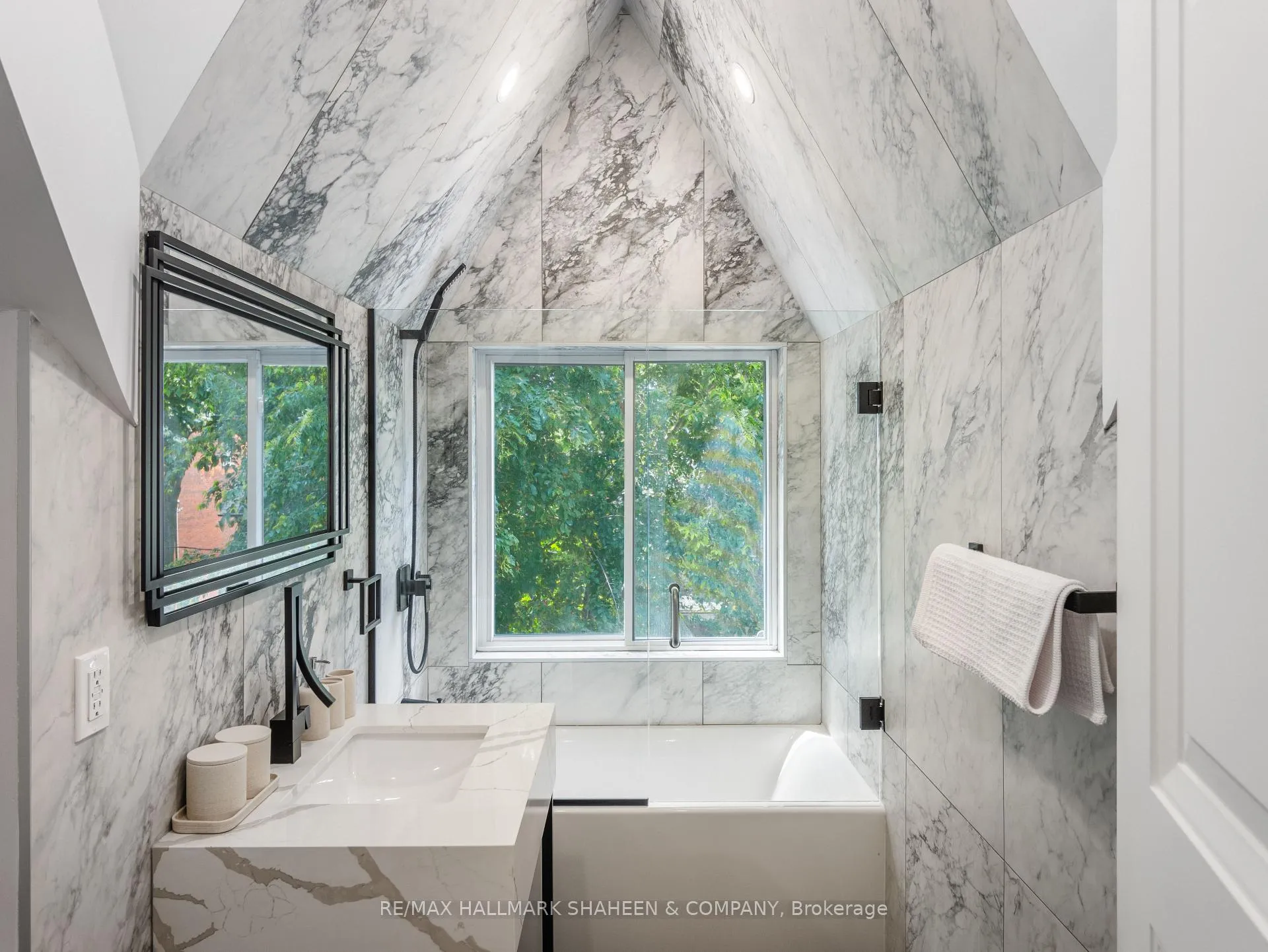 Photo 23 of Unit A, 357 Euclid Avenue, Toronto, Trinity-Bellwoods — HOMEH