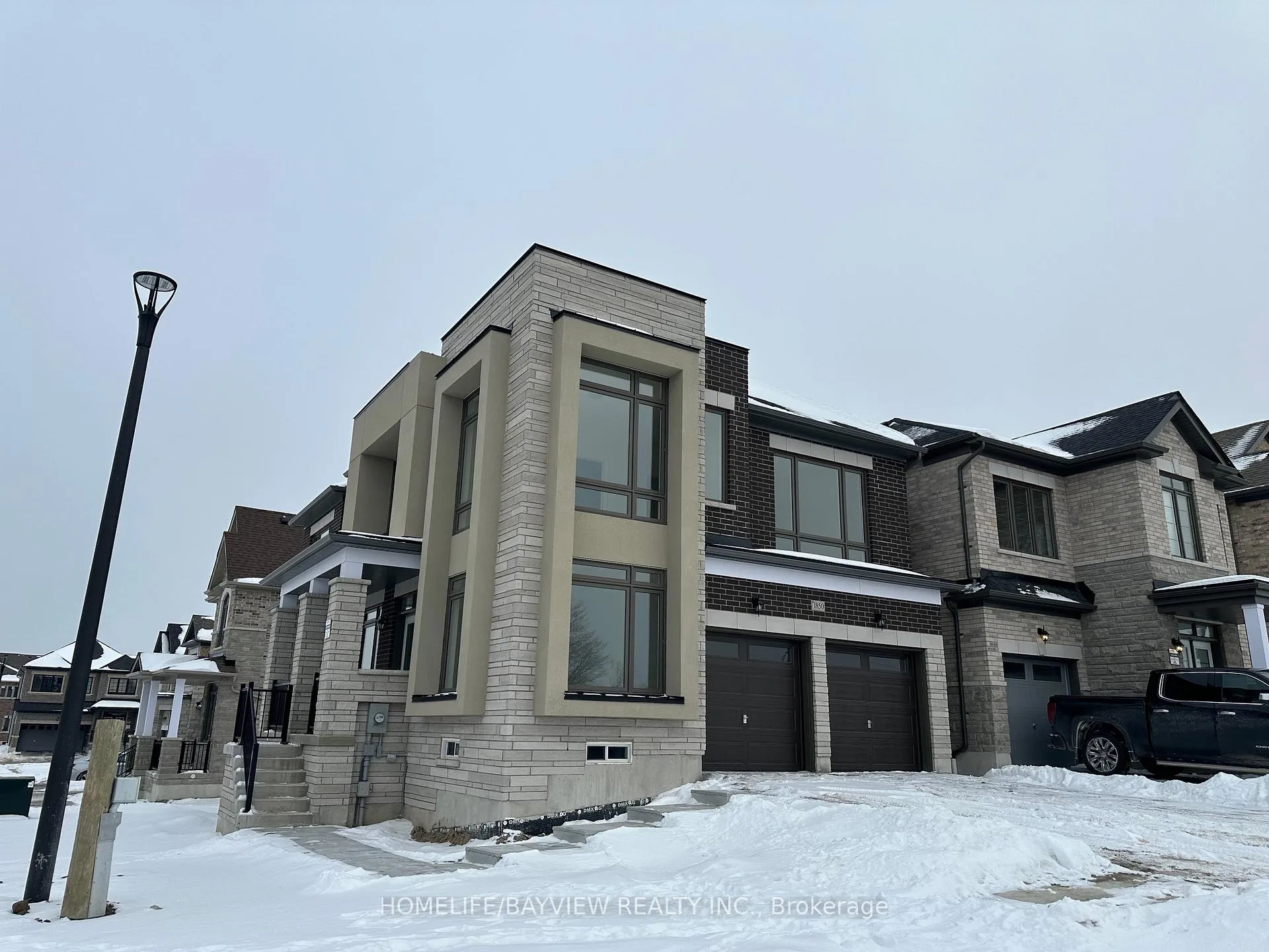 Photo 2 of 1850 Irish Moss Square, Pickering, Rural Pickering — HOMEH