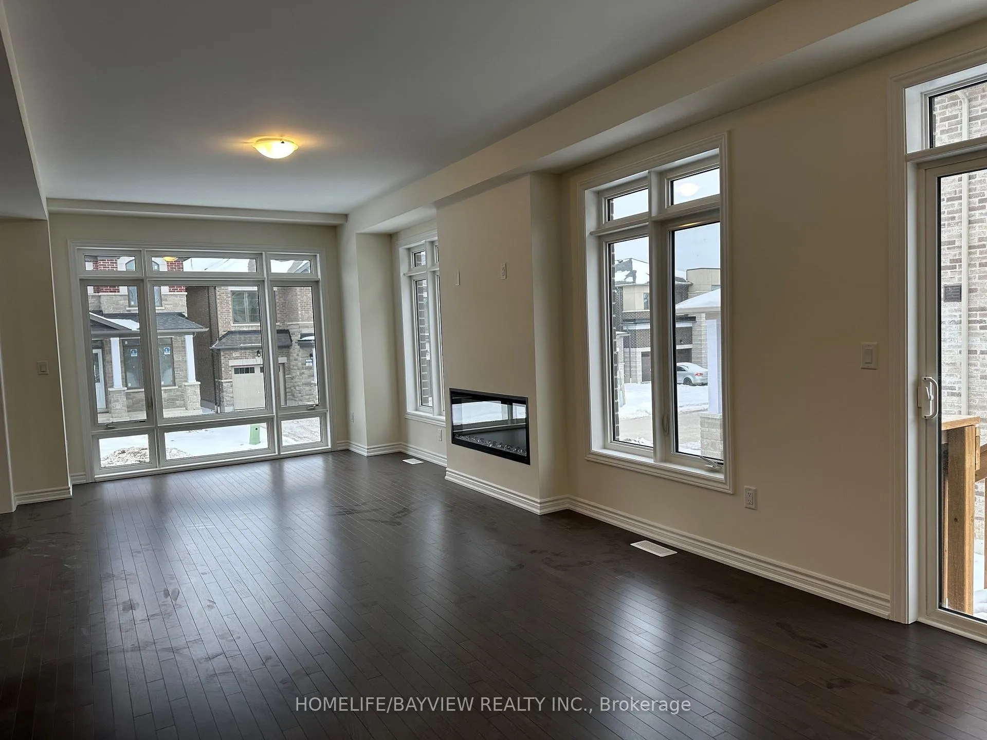 Photo 5 of 1850 Irish Moss Square, Pickering, Rural Pickering — HOMEH