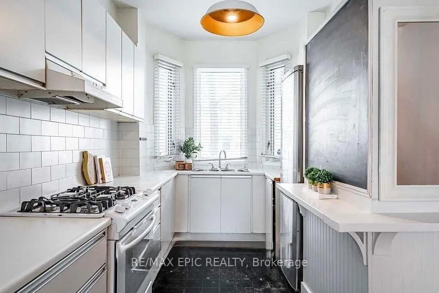 Photo 5 of 258 Lippincott Street, Toronto, University — HOMEH