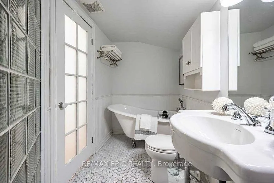 Photo 6 of 258 Lippincott Street, Toronto, University — HOMEH