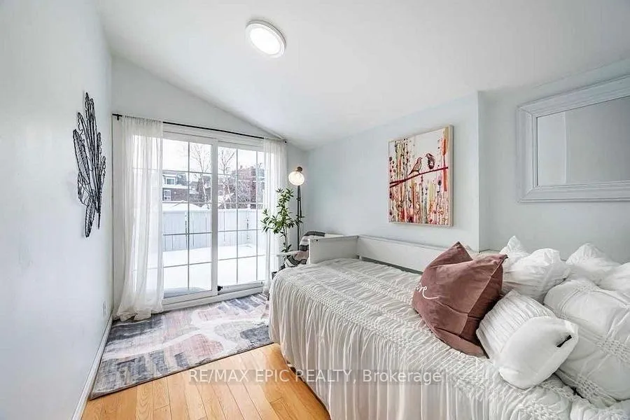 Photo 10 of 258 Lippincott Street, Toronto, University — HOMEH