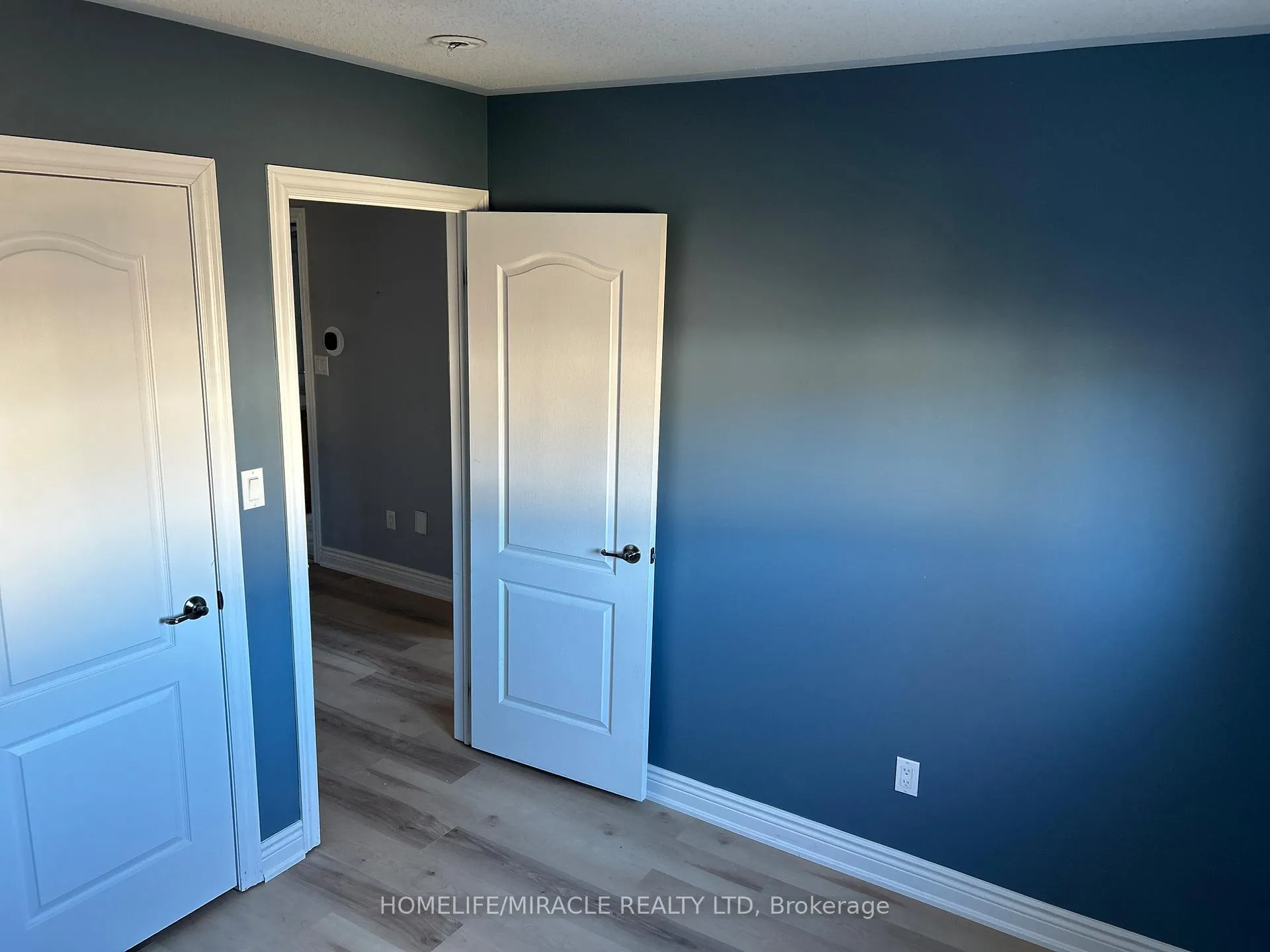 Photo 8 of 584 Falconridge Drive, Oshawa, Samac — HOMEH