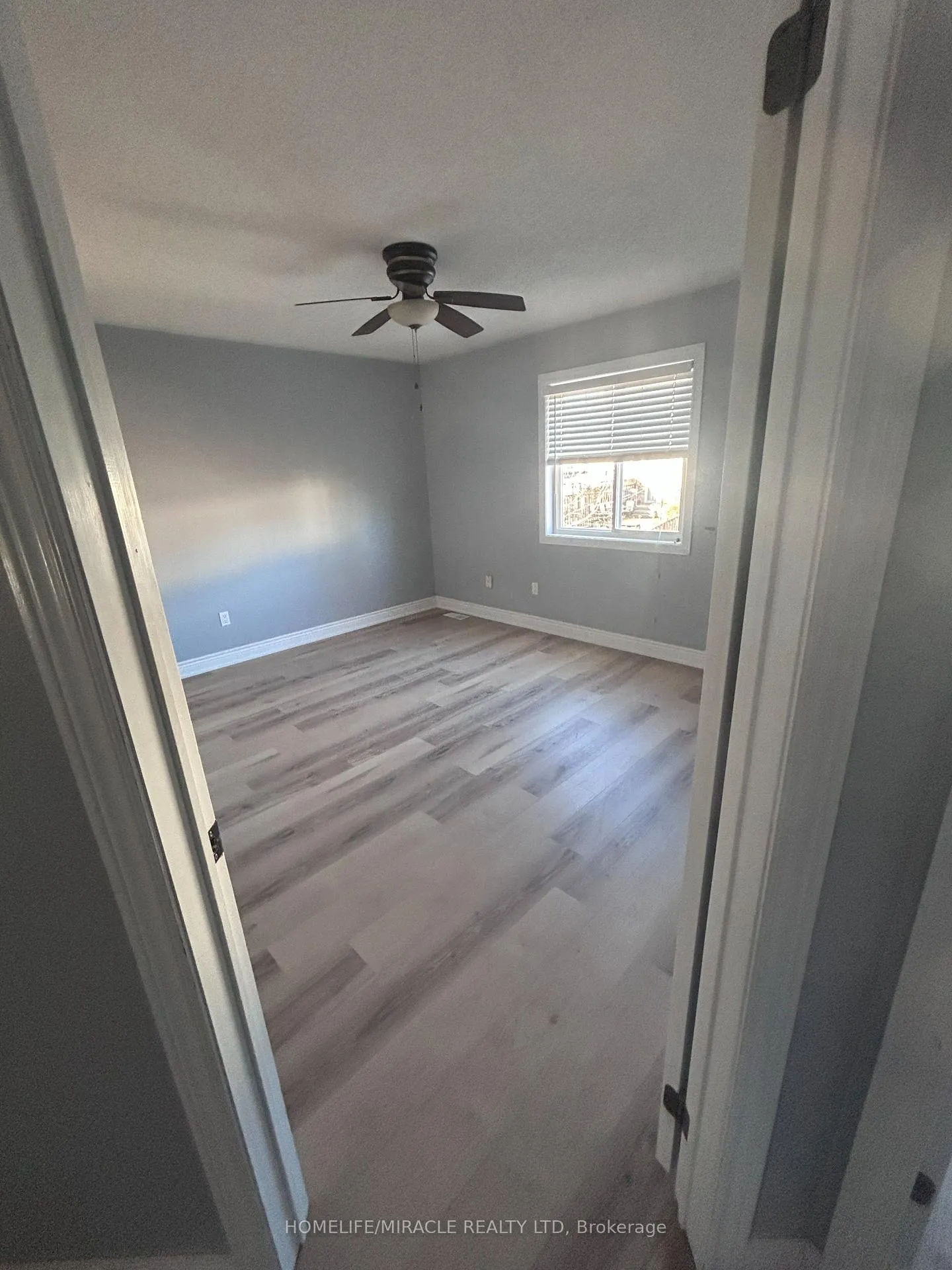 Photo 9 of 584 Falconridge Drive, Oshawa, Samac — HOMEH