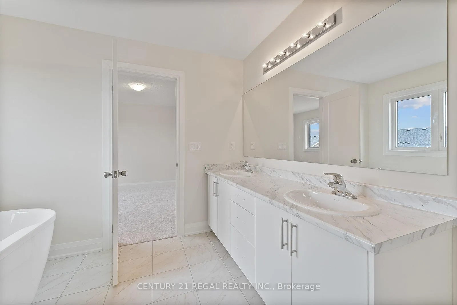 Photo 3 of 53 North Garden Boulevard, Scugog, Port Perry — HOMEH