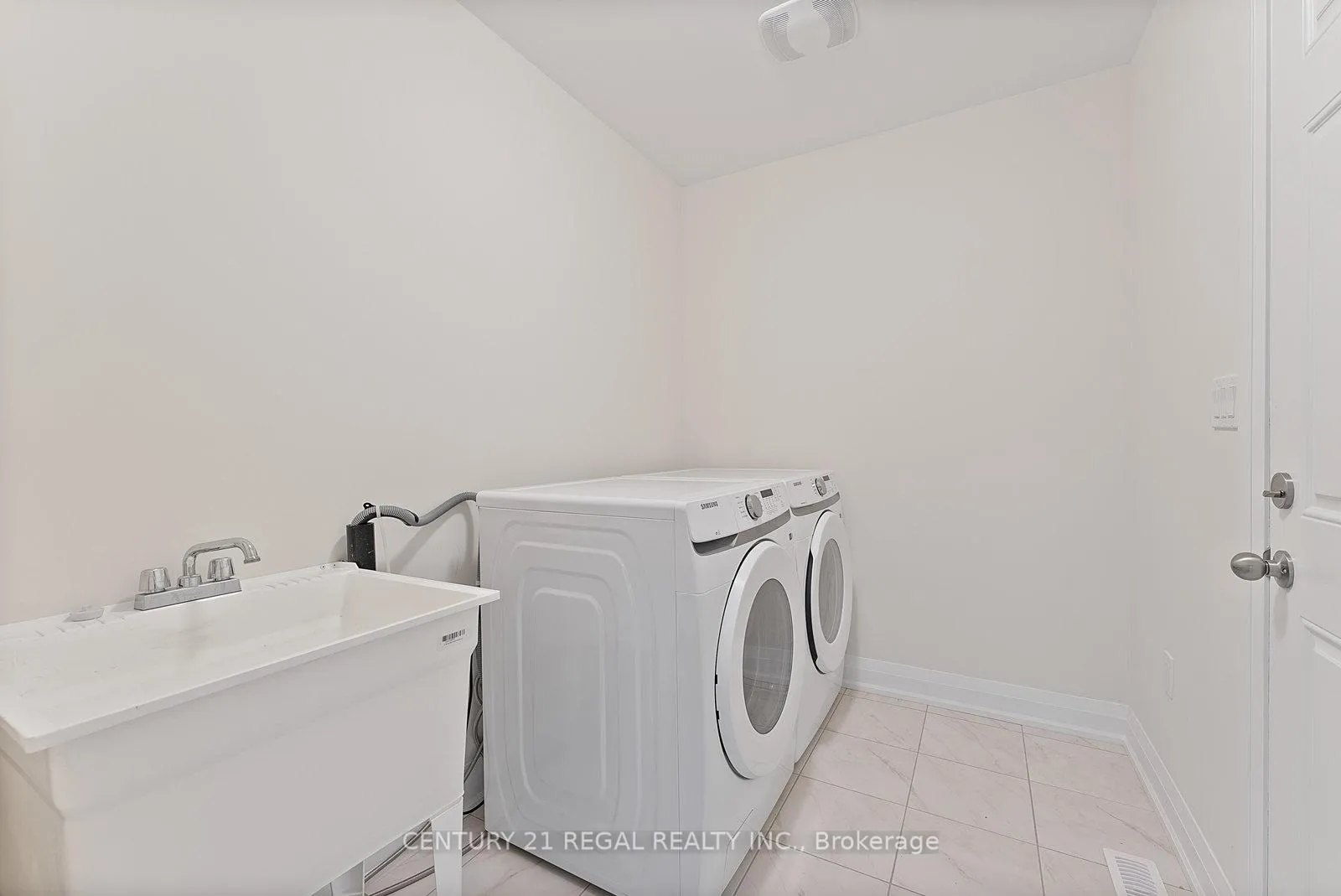 Photo 28 of 53 North Garden Boulevard, Scugog, Port Perry — HOMEH
