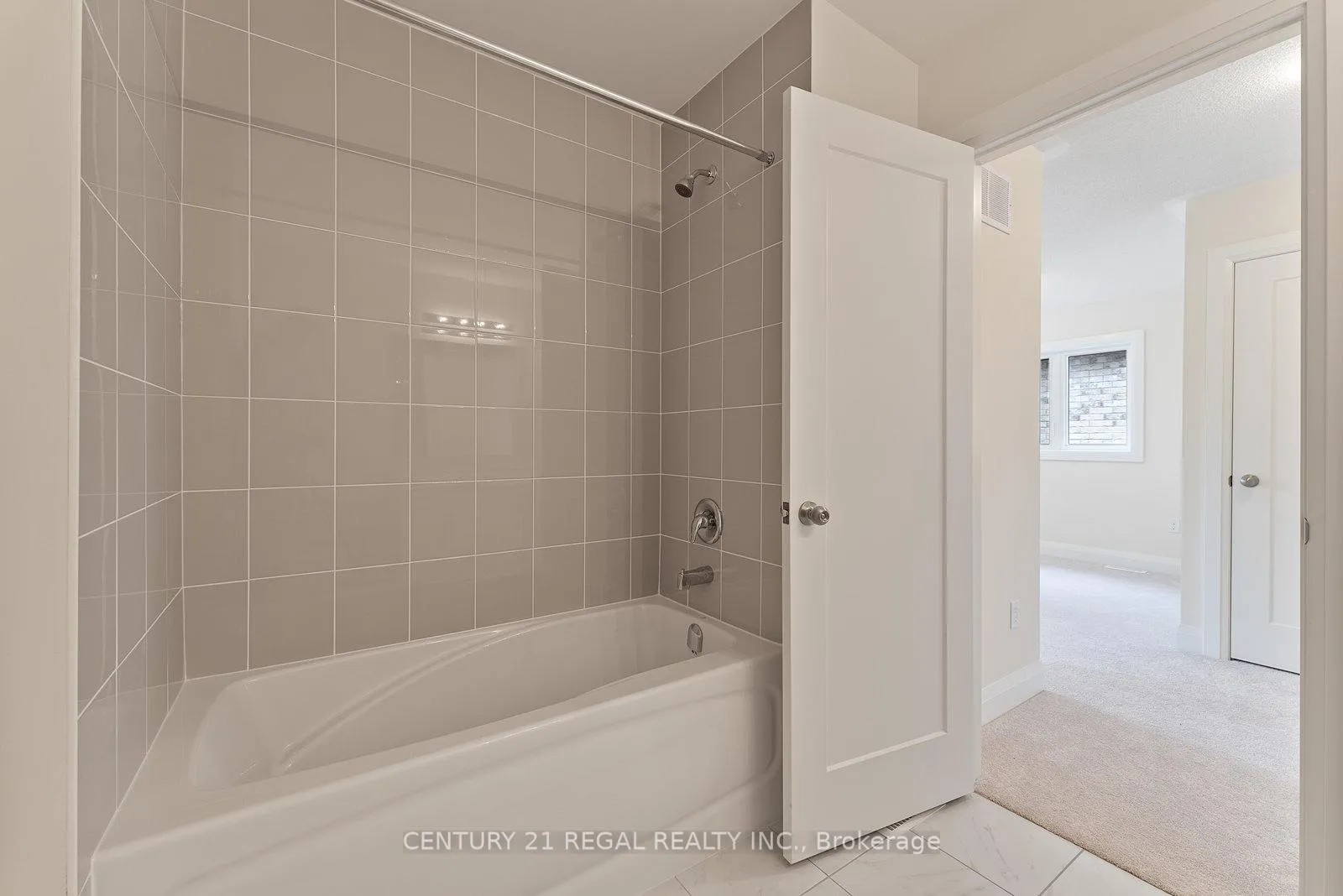 Photo 45 of 53 North Garden Boulevard, Scugog, Port Perry — HOMEH