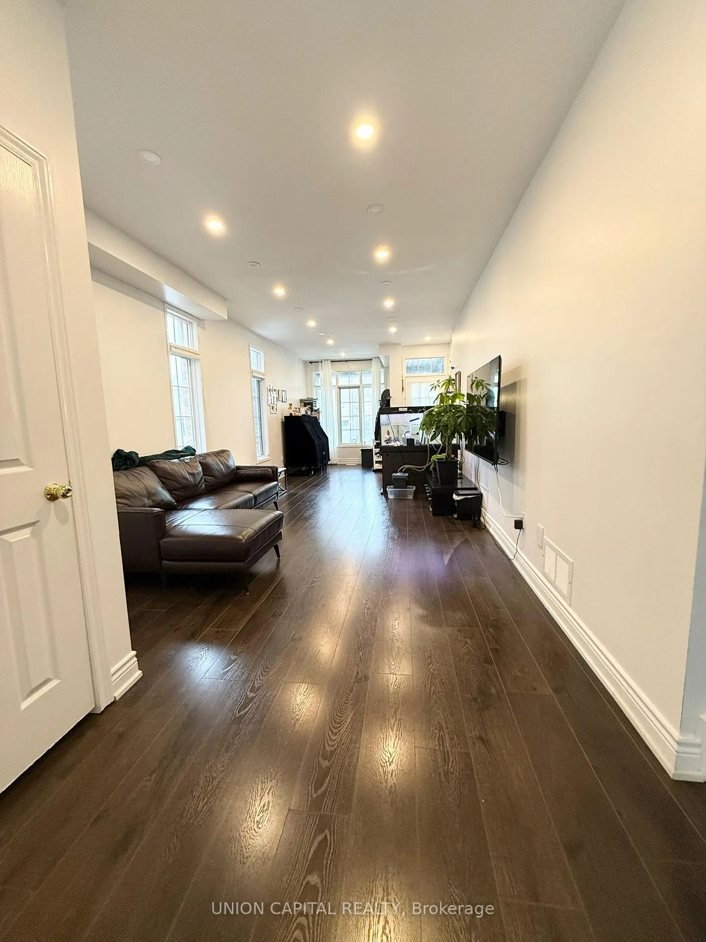 Photo 4 of 203 Madison Heights Boulevard, Markham, Berczy — HOMEH