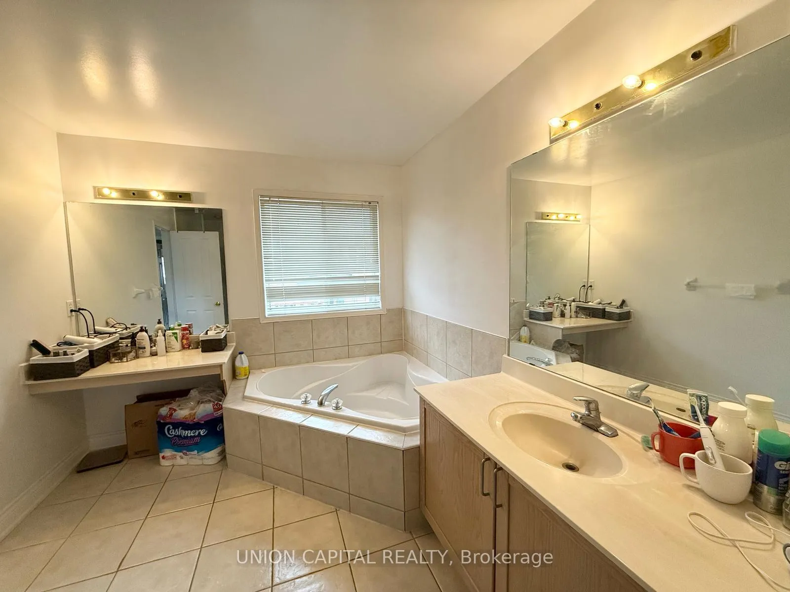 Photo 10 of 203 Madison Heights Boulevard, Markham, Berczy — HOMEH
