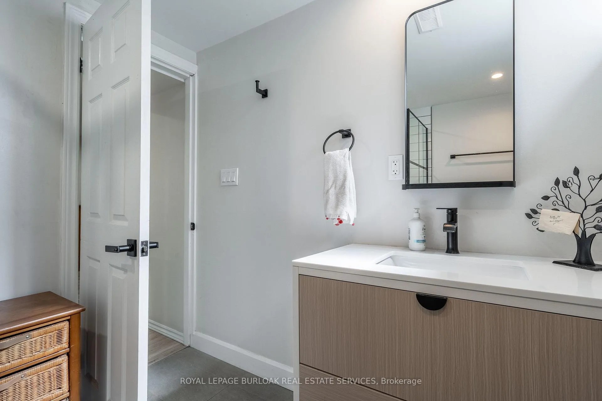 Photo 16 of Unit Lower, 564 Waterloo Street, Hamilton, Parkview — HOMEH