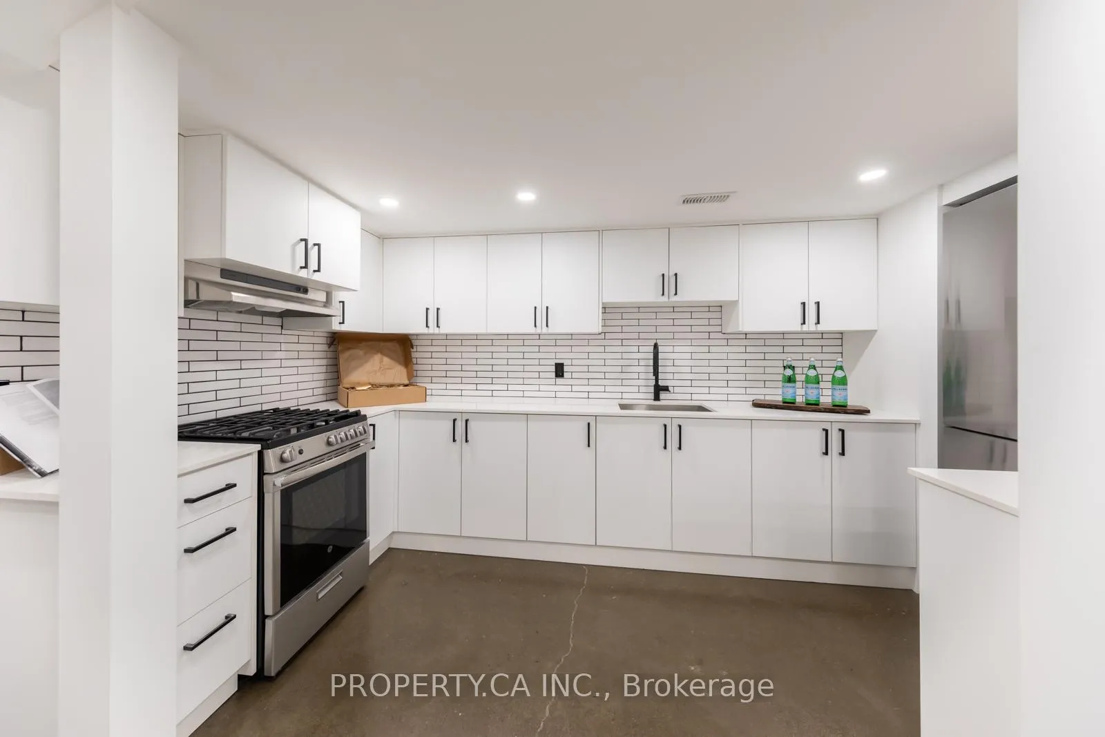 Photo 9 of Unit Lower, 33 Beaconsfield Avenue, Toronto, Little Portugal — HOMEH