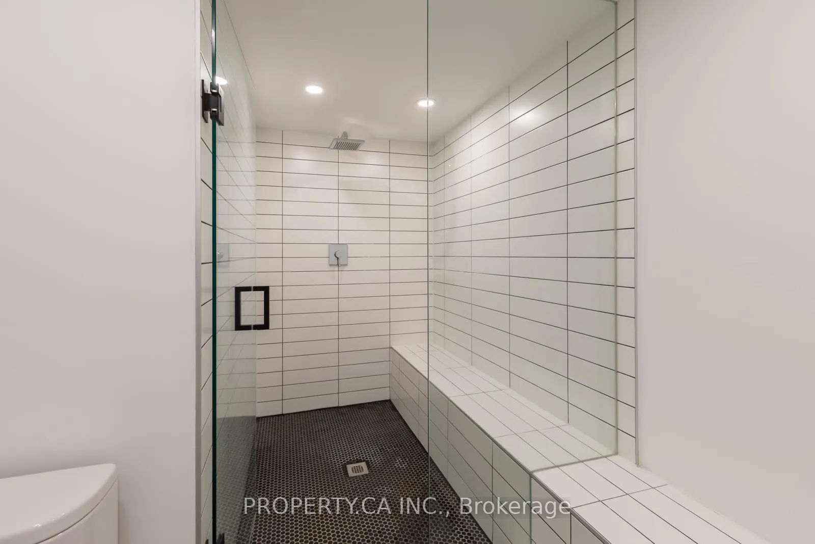 Photo 12 of Unit Lower, 33 Beaconsfield Avenue, Toronto, Little Portugal — HOMEH