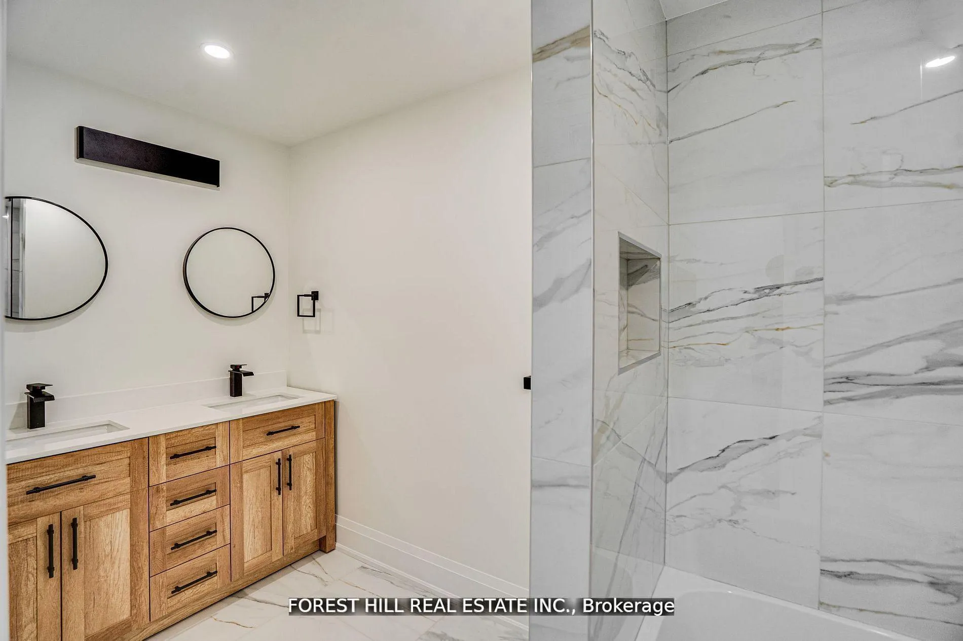 Photo 8 of Unit Lower, 215 Euclid Avenue, Toronto, Trinity-Bellwoods — HOMEH