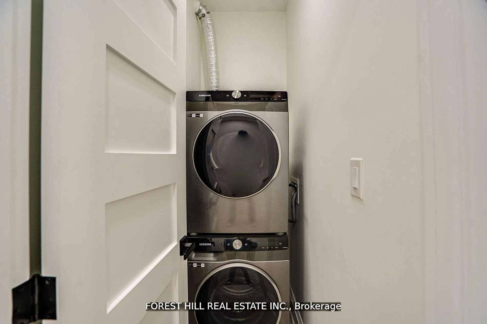 Photo 12 of Unit Lower, 215 Euclid Avenue, Toronto, Trinity-Bellwoods — HOMEH
