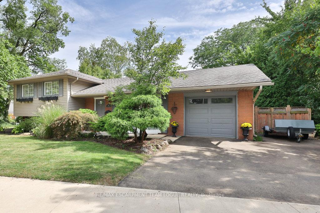 Photo 2 of 3514 Rockwood Drive, Burlington, Roseland — HOMEH