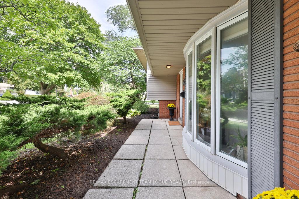 Photo 5 of 3514 Rockwood Drive, Burlington, Roseland — HOMEH