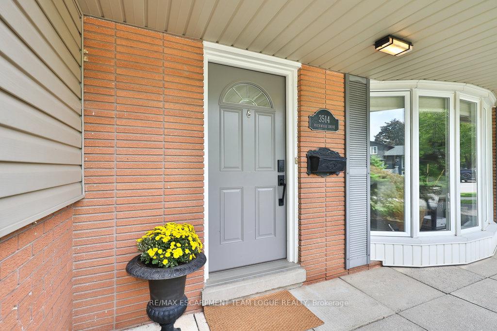 Photo 6 of 3514 Rockwood Drive, Burlington, Roseland — HOMEH