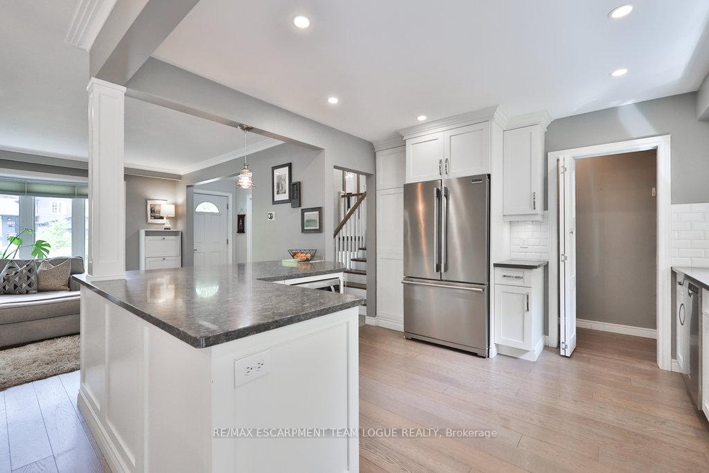 Photo 15 of 3514 Rockwood Drive, Burlington, Roseland — HOMEH