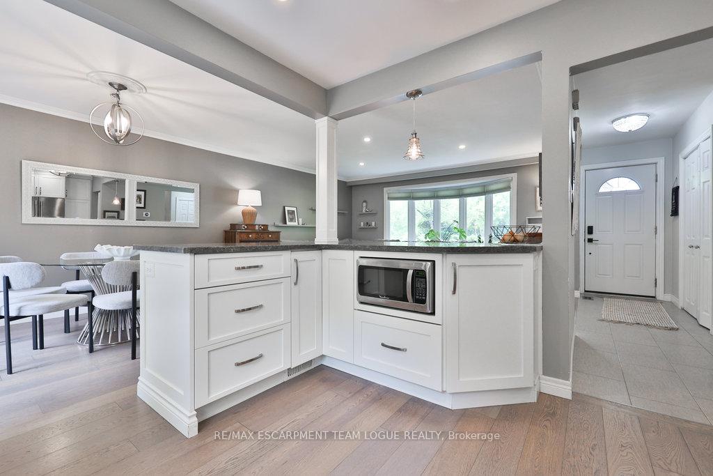 Photo 16 of 3514 Rockwood Drive, Burlington, Roseland — HOMEH