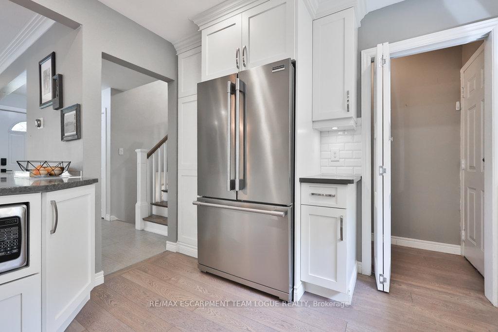 Photo 17 of 3514 Rockwood Drive, Burlington, Roseland — HOMEH