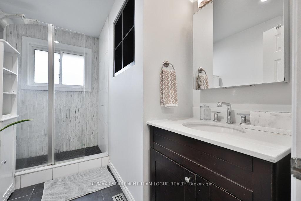 Photo 27 of 3514 Rockwood Drive, Burlington, Roseland — HOMEH