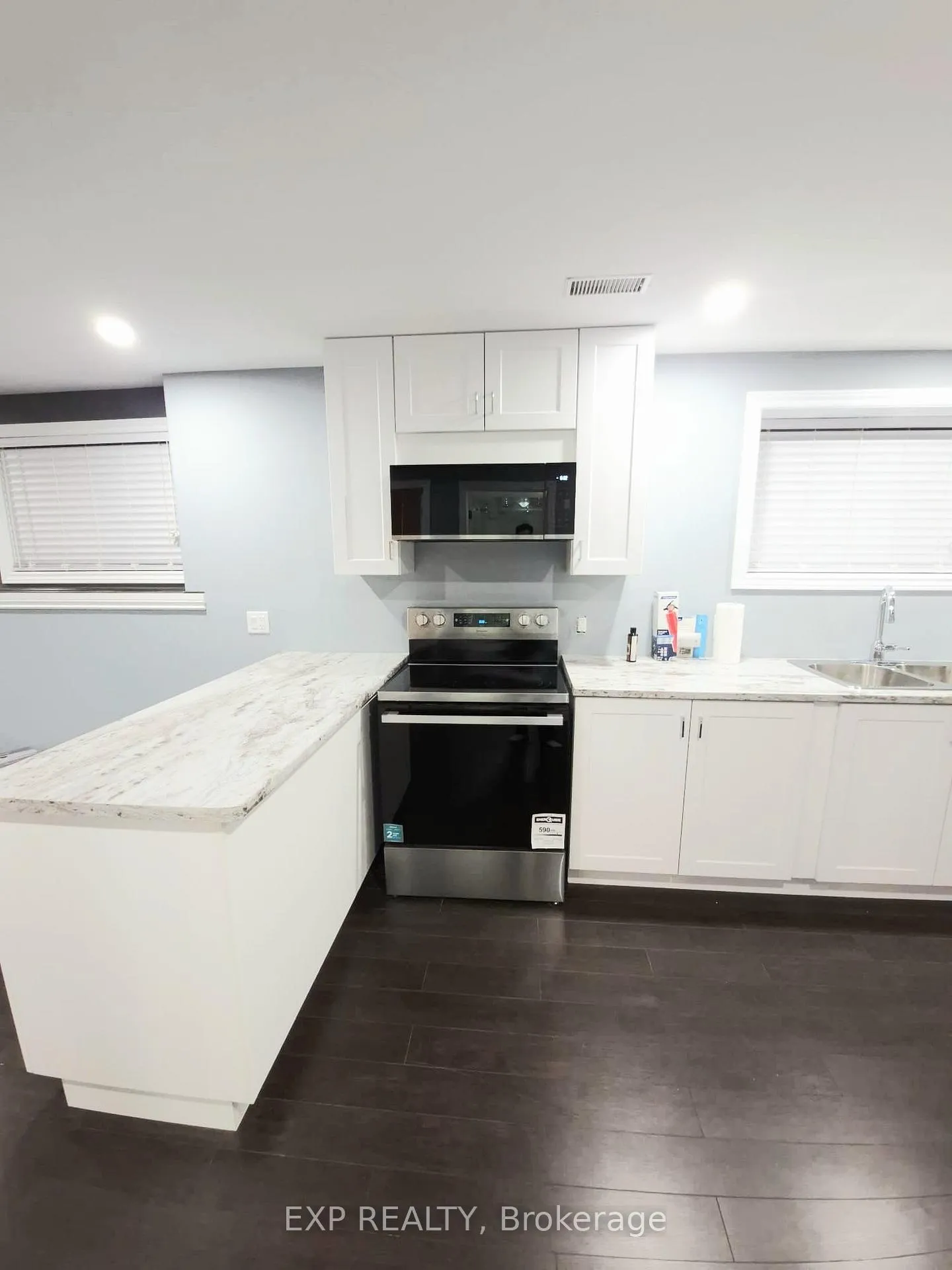 Photo 3 of 12 Vanier Drive, Welland, Lincoln/Crowland — HOMEH