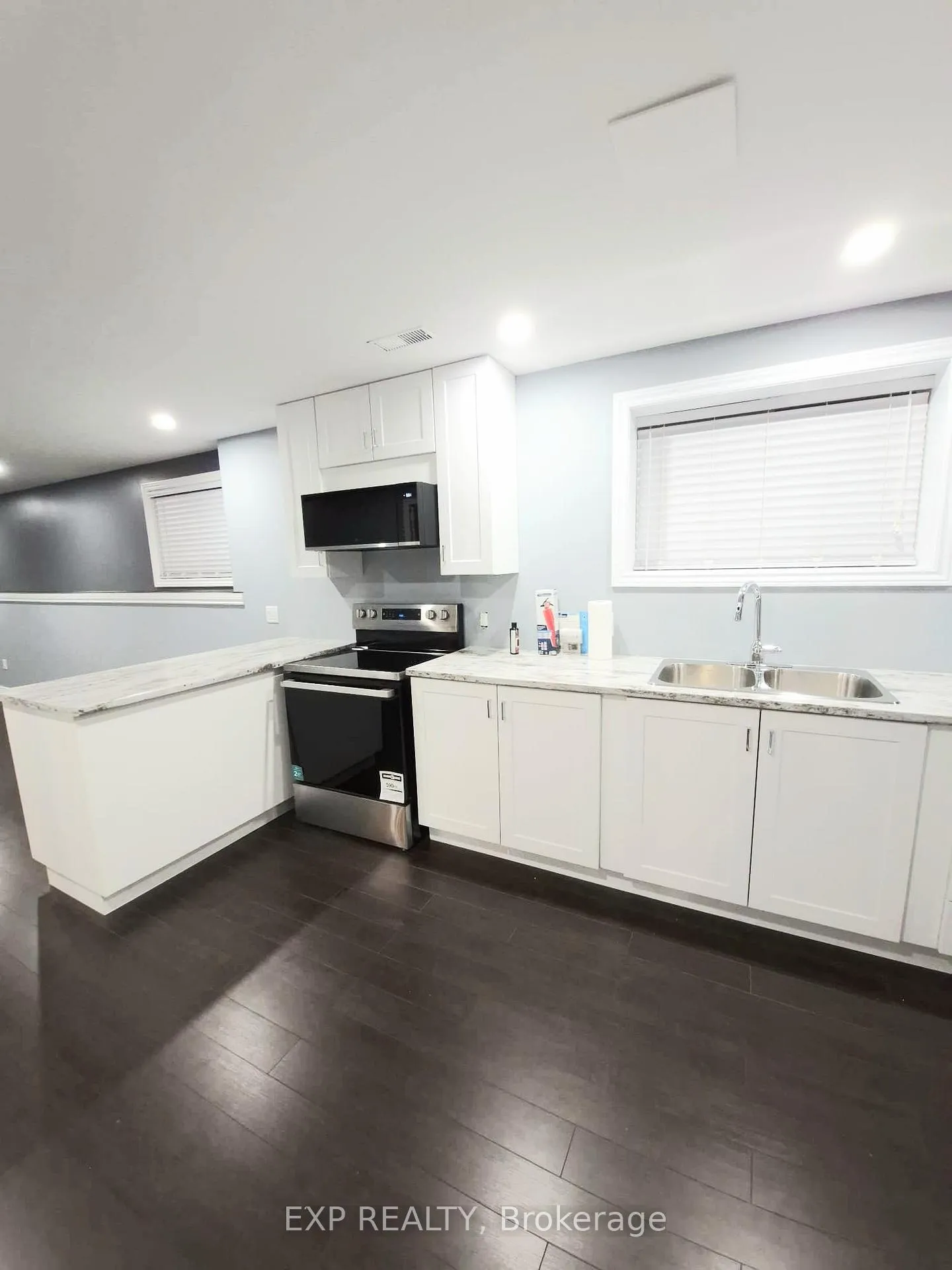 Photo 4 of 12 Vanier Drive, Welland, Lincoln/Crowland — HOMEH
