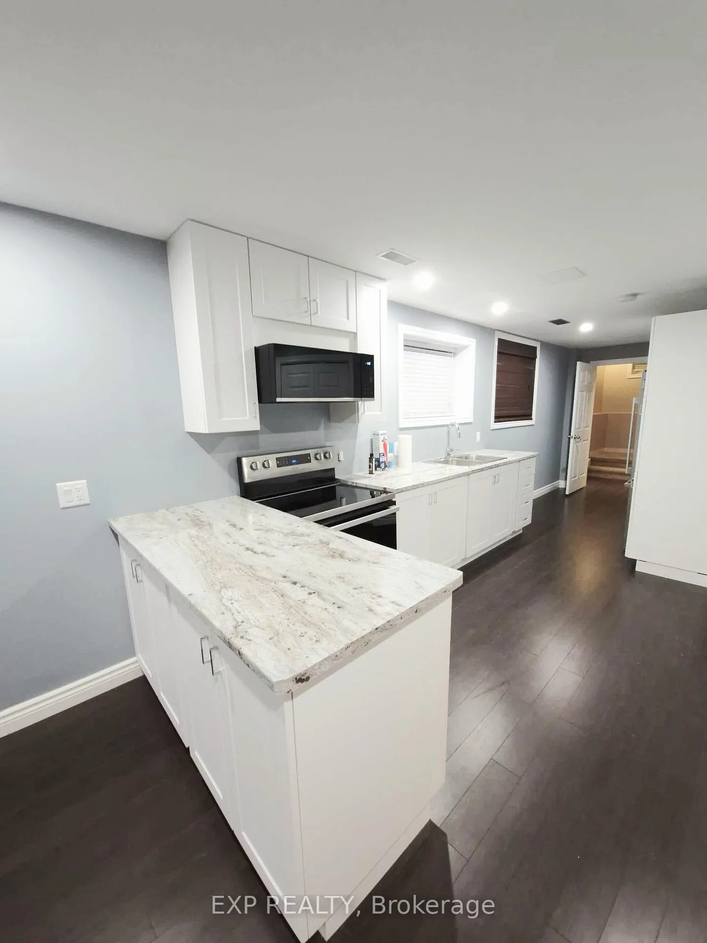 Photo 5 of 12 Vanier Drive, Welland, Lincoln/Crowland — HOMEH