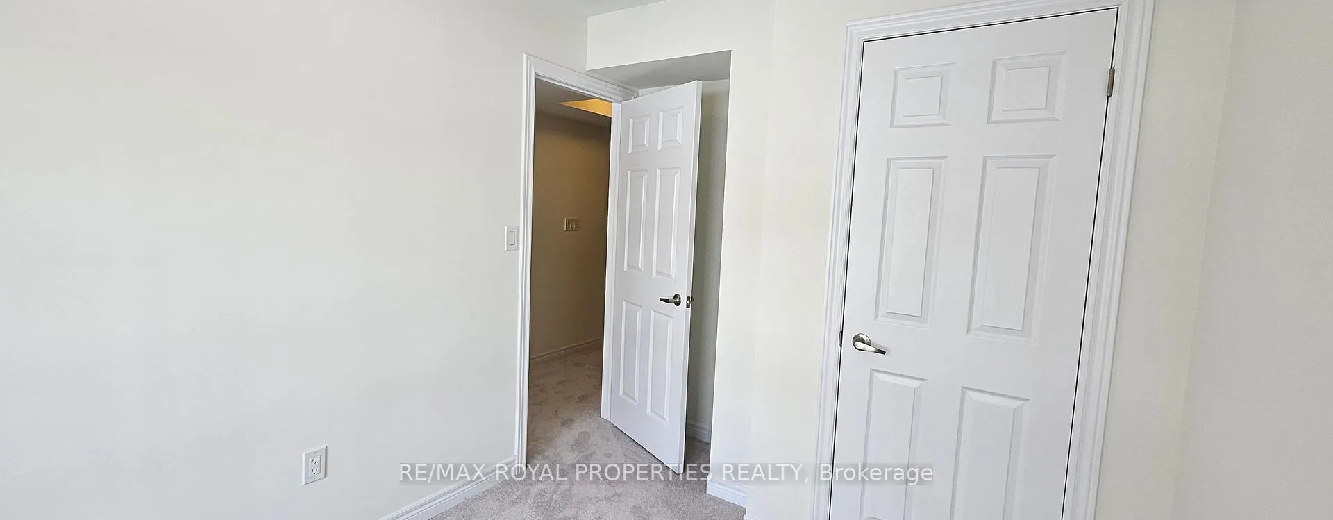 Photo 3 of 937 Crowsnest Hollow, Pickering, Rural Pickering — HOMEH