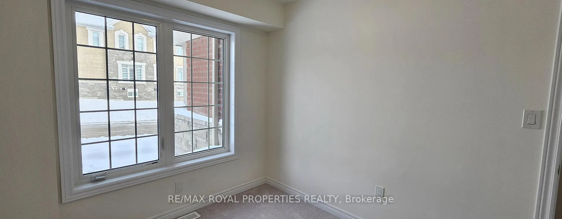 Photo 4 of 937 Crowsnest Hollow, Pickering, Rural Pickering — HOMEH