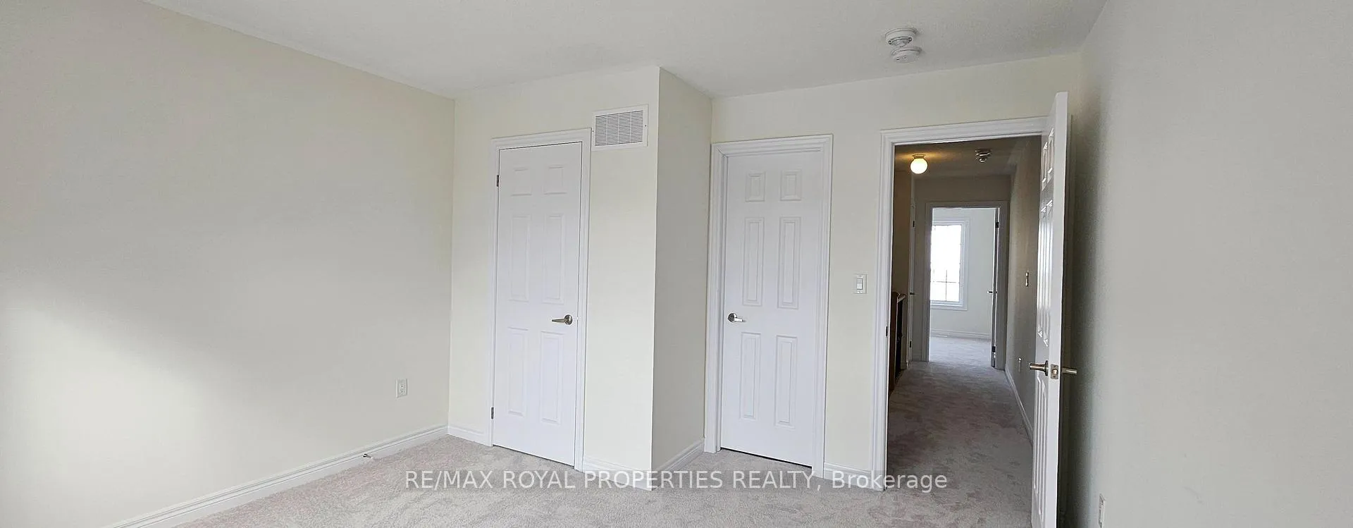 Photo 12 of 937 Crowsnest Hollow, Pickering, Rural Pickering — HOMEH