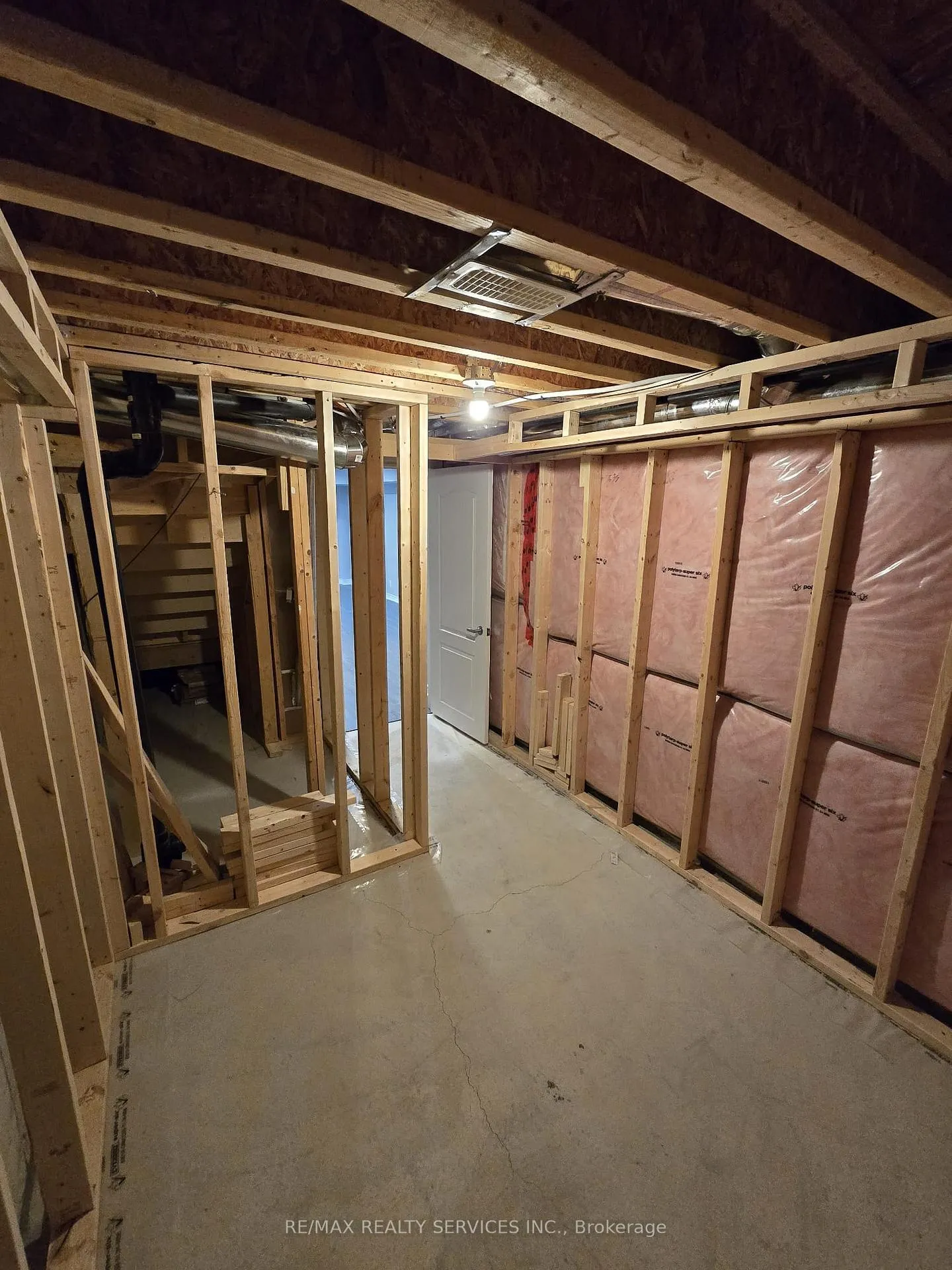 Photo 36 of 69 Great Gabe Crescent, Oshawa, Windfields — HOMEH