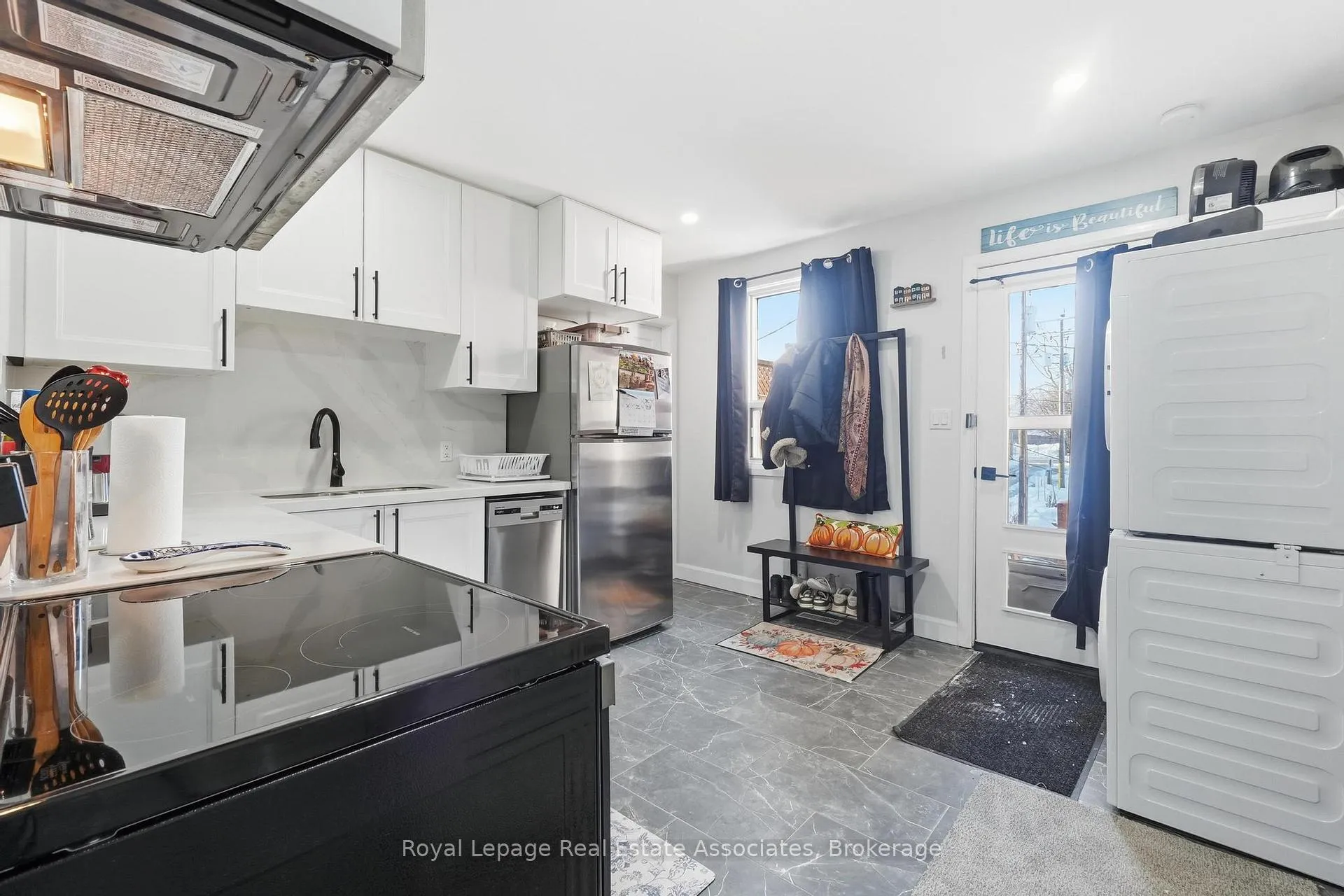 Photo 4 of Unit 2, 66 Main Street S, Halton Hills, Georgetown — HOMEH