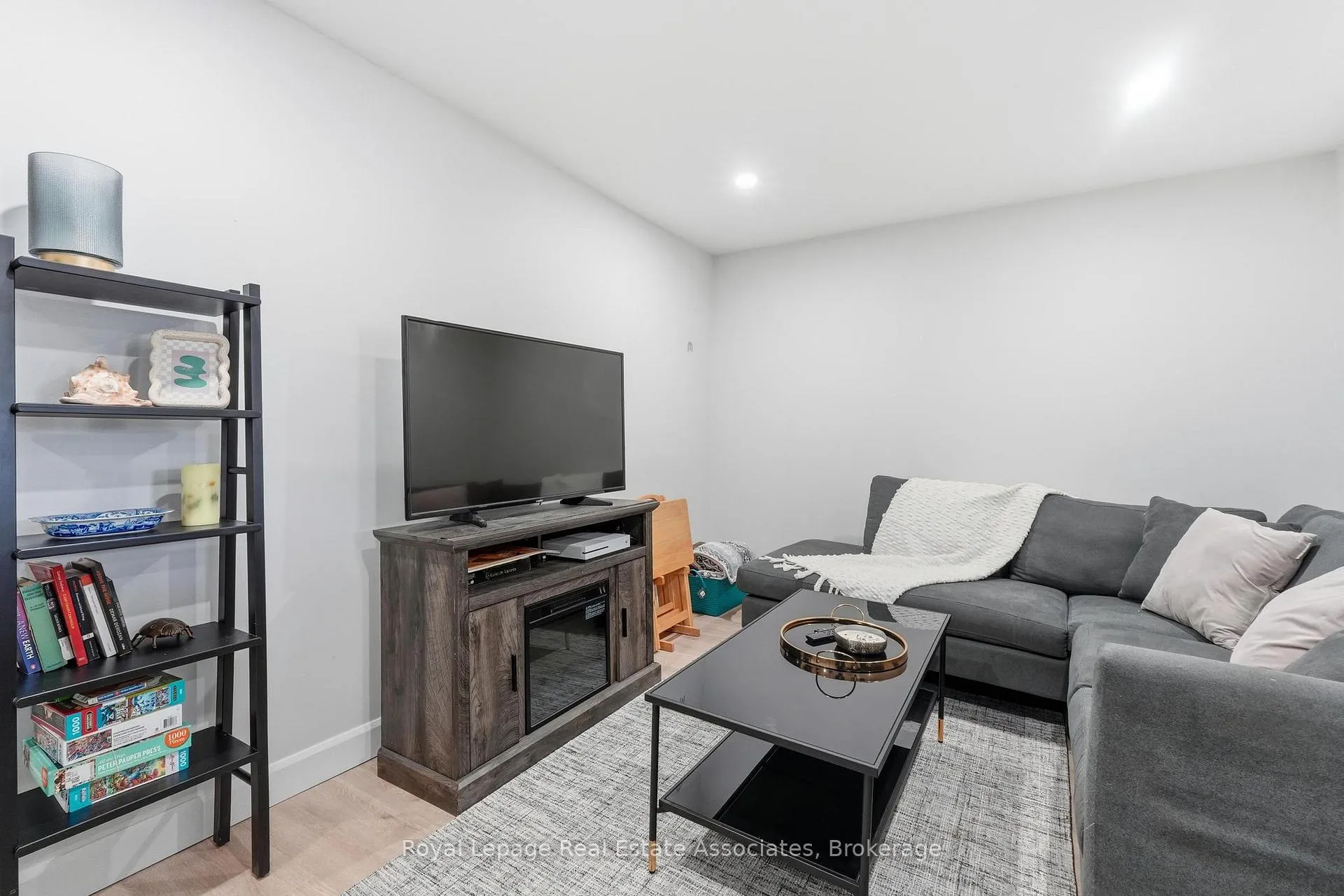 Photo 5 of Unit 2, 66 Main Street S, Halton Hills, Georgetown — HOMEH